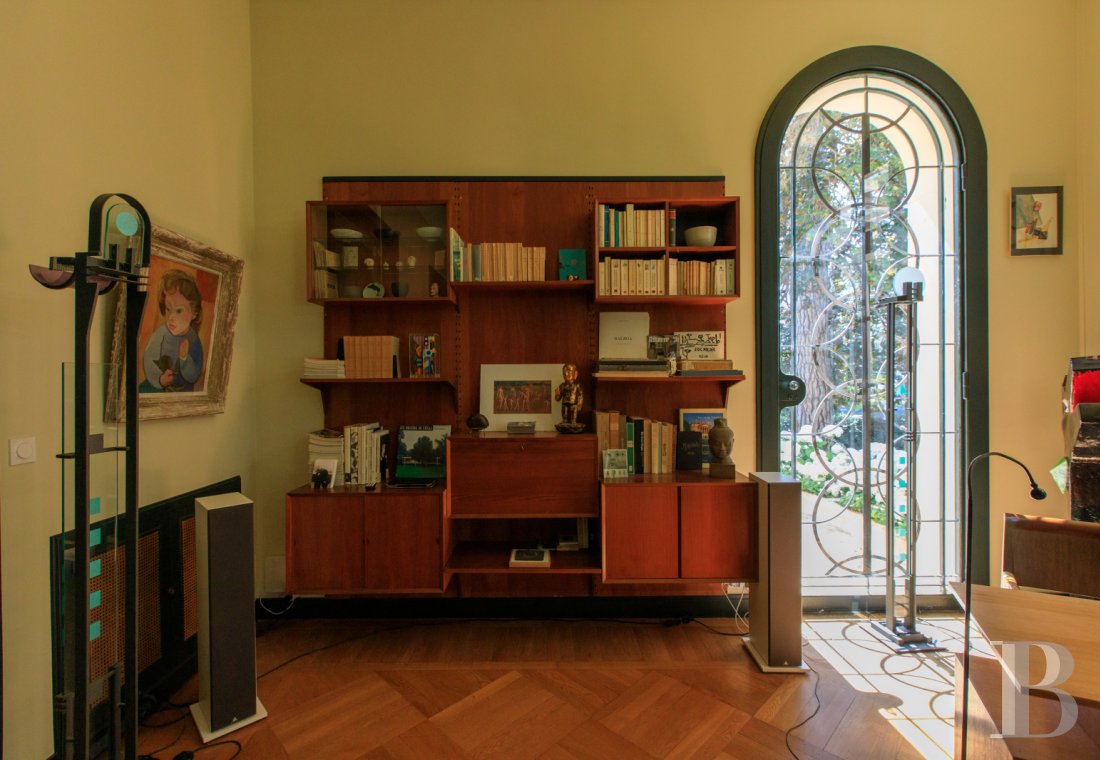 En Saône-et-Loire, à Mâcon, une villa et son jardin entièrement de style Art déco - photo  n°21